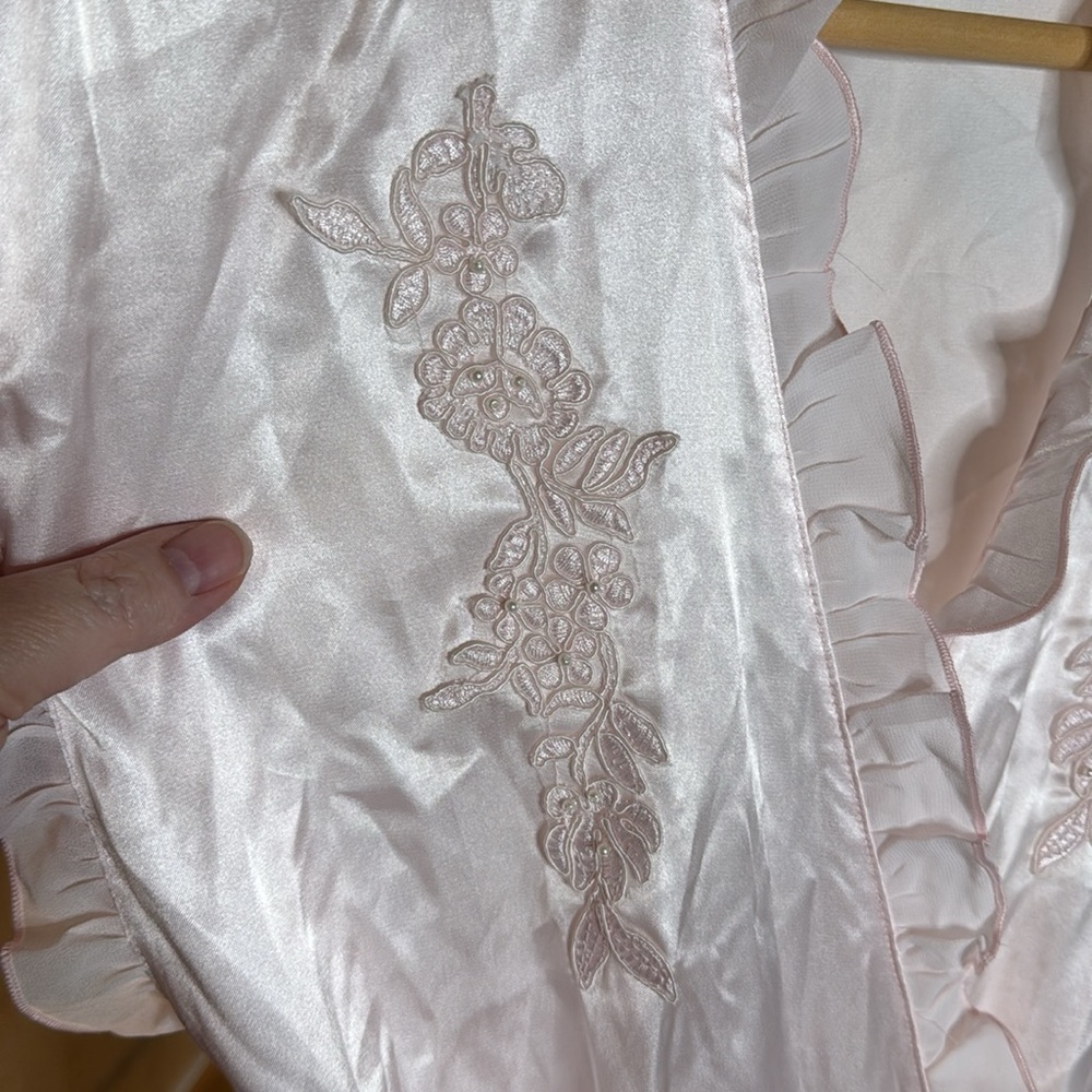 Intimo Donatella Light Pink Satin Embroidered Ruffle Robe Medium Romantic - Picture 3 of 9